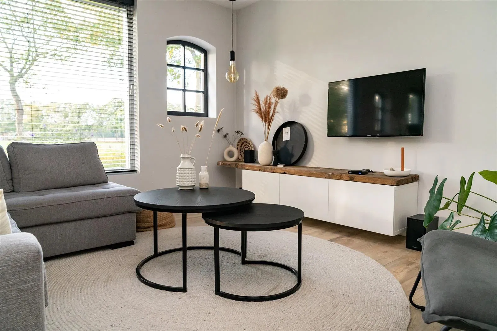 Round Metal Frame Coffee Table